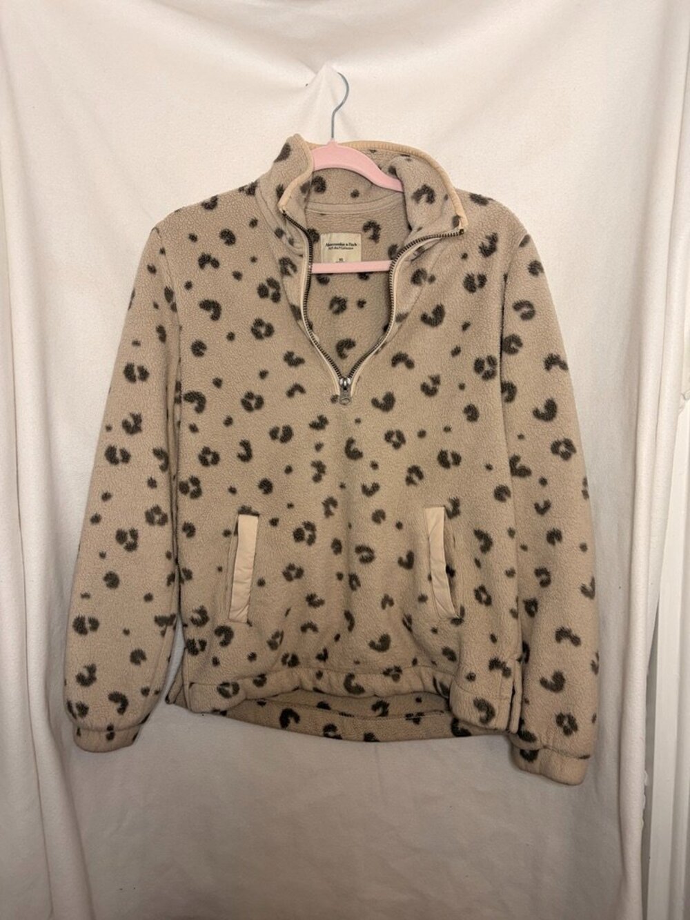 Abercrombie & Fitch cheetah leopard print half-zip fleece pullover cream gray XS